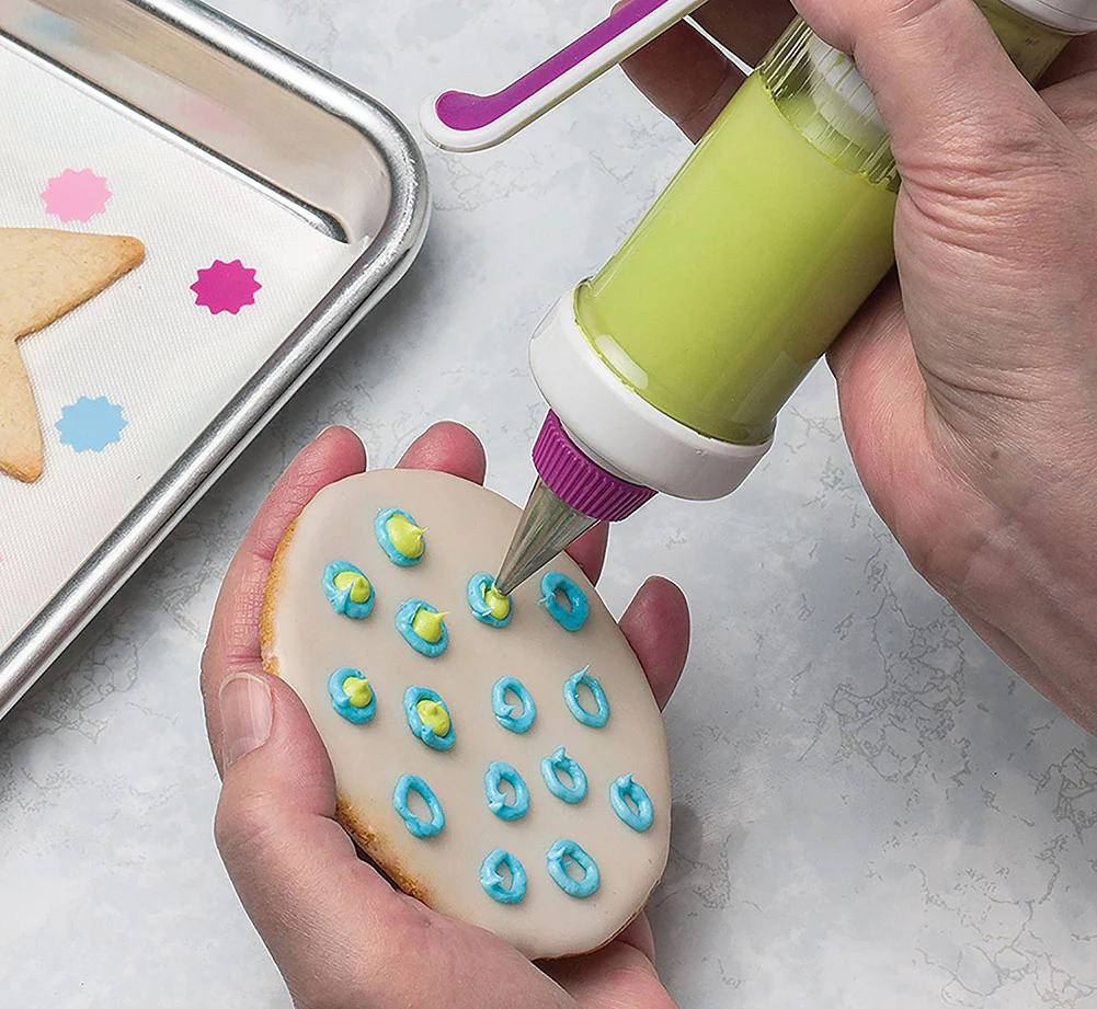 Bakelicious Color Swap Easy Hold Decorating Icing Gun, 3-Piece Set - Image 3