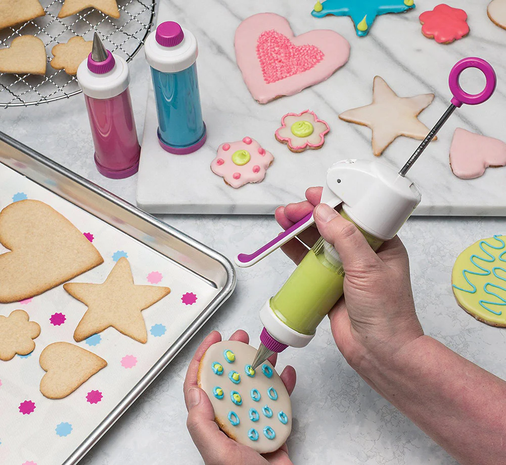 Bakelicious Color Swap Easy Hold Decorating Icing Gun, 3-Piece Set - Image 4