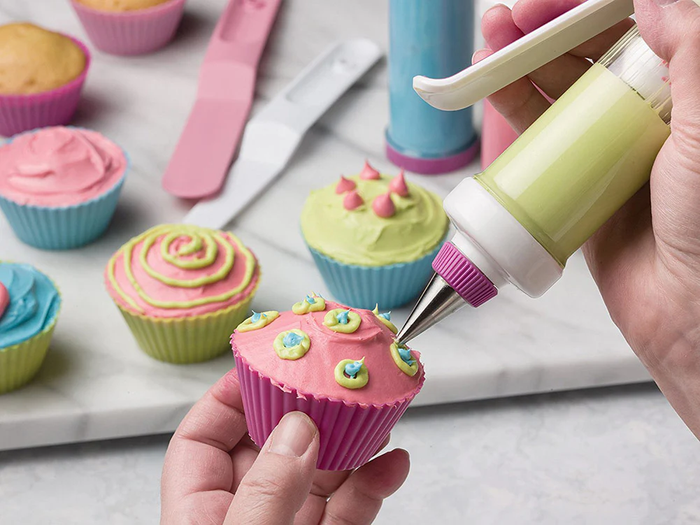 Bakelicious Color Swap Easy Hold Decorating Icing Gun, 3-Piece Set - Image 6