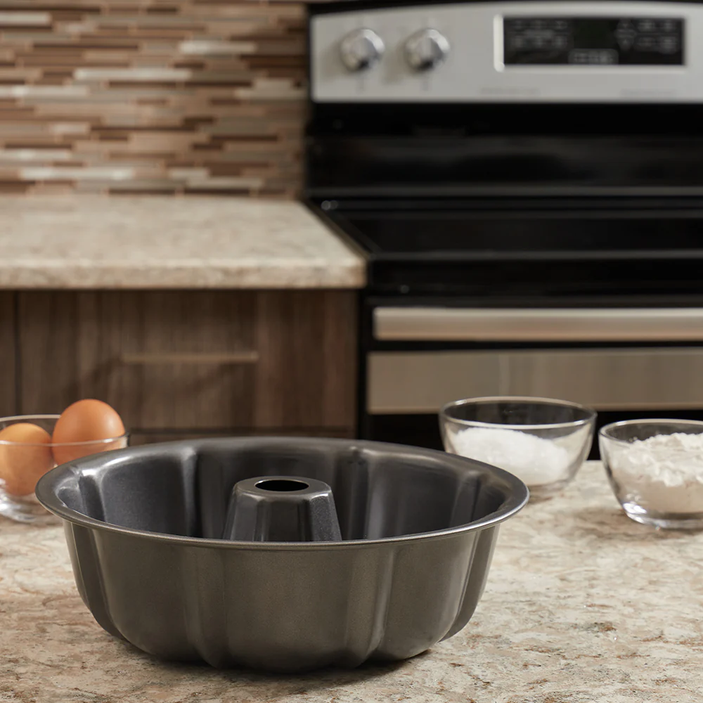 Baker’s Secret Essentials 10-inch Non-Stick Steel Fluted Bundform Pan - Image 5