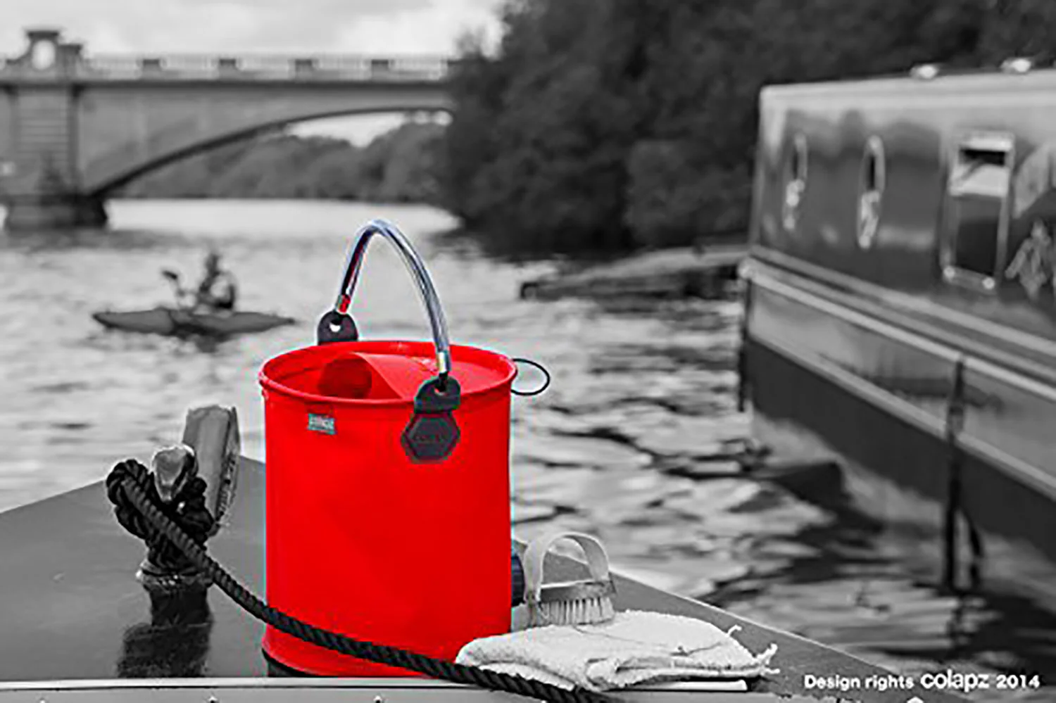 ColourWave Collapsible 2-In-1 Watering Can Bucket, 7-Liter, Red Hot - Image 3