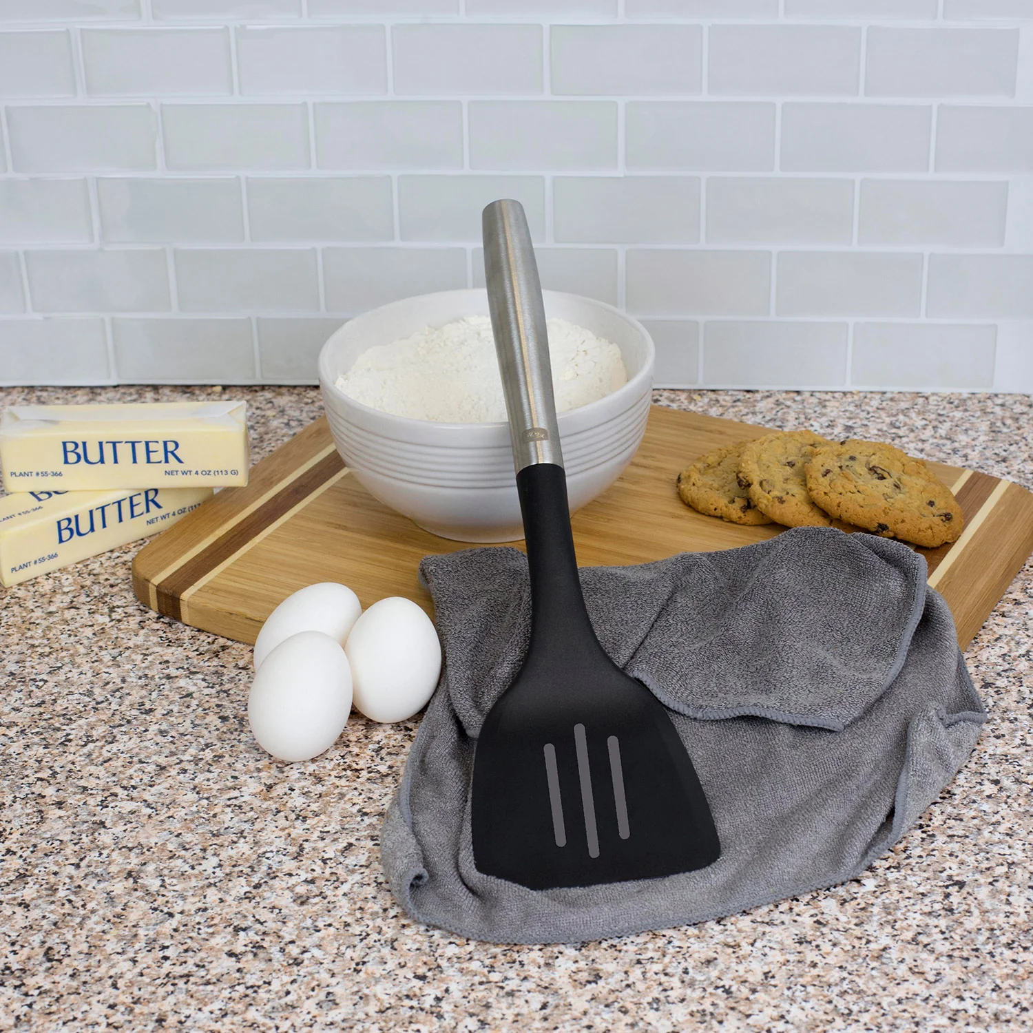 Home Basics Mesa Scratch-Resistant Nylon Spatula with Stainless-Steel, 13 Inches - Image 9