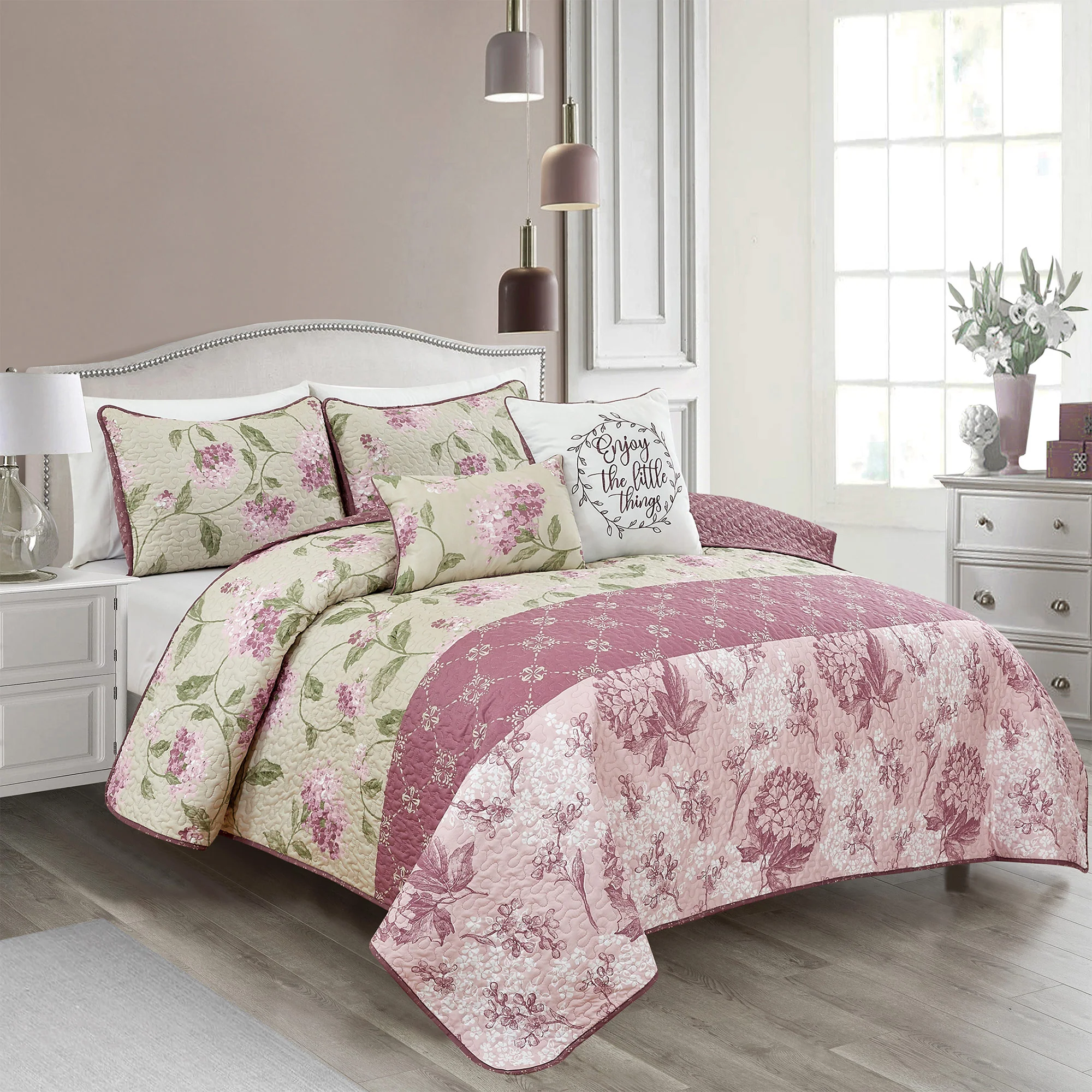 Hydrangea Floral Oversized 5 Piece Reversible Wrinkle-Free Quilt Set