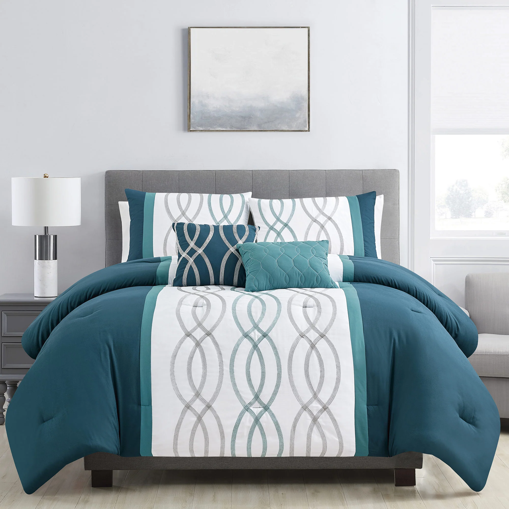 Jenny 5 Piece Luxurious Embroidered Comforter Set - Image 4