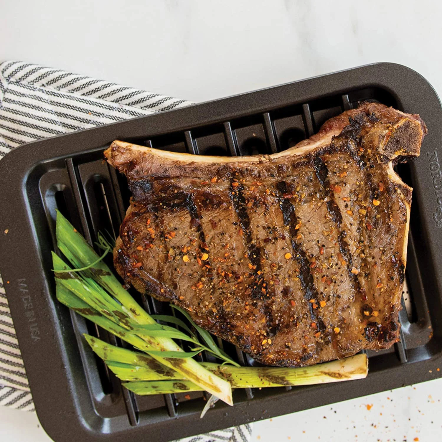 Nordic Ware Cast Aluminum Compact Oven Grill and Sear Pan, 8x6 Inches - Image 3