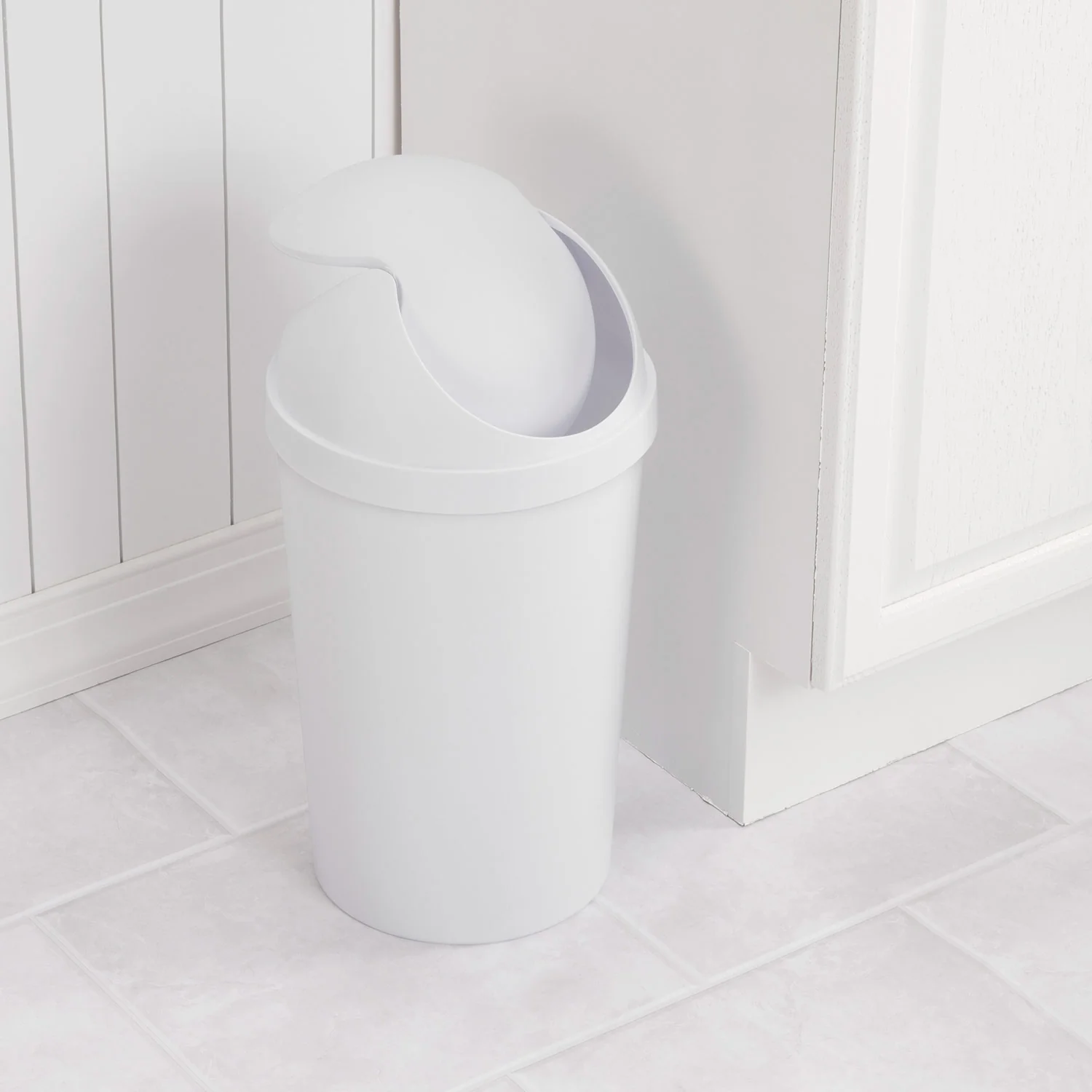 Sterilite Round SwingTop Wastebasket, White, 3 Gallon - Image 3